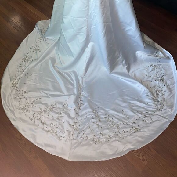 Wedding gown brand new custom made halter top w/beading and embroidery sz 10 - Picture 9 of 15